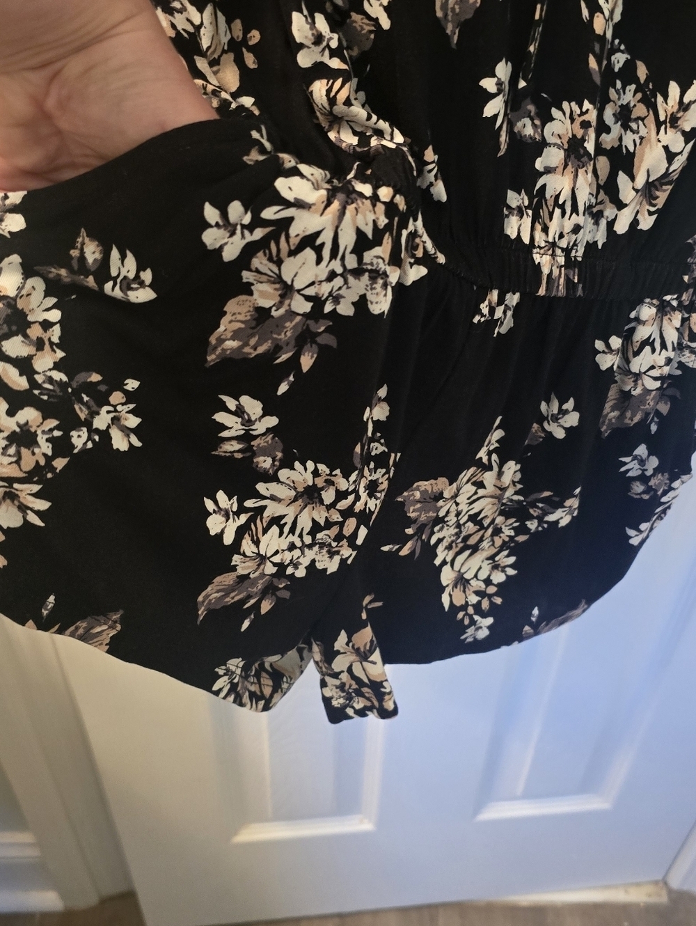 Lascana NWT Women's Black Floral V-Neck Shorts Jumper, Pockets, Size 6 (#7) - Picture 8 of 13